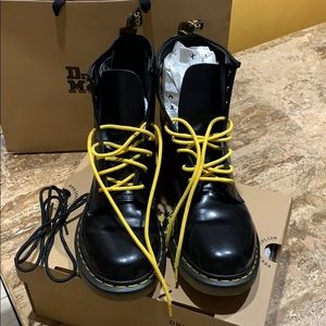1460 WOMEN'S SMOOTH LEATHER LACE UP BOOTS